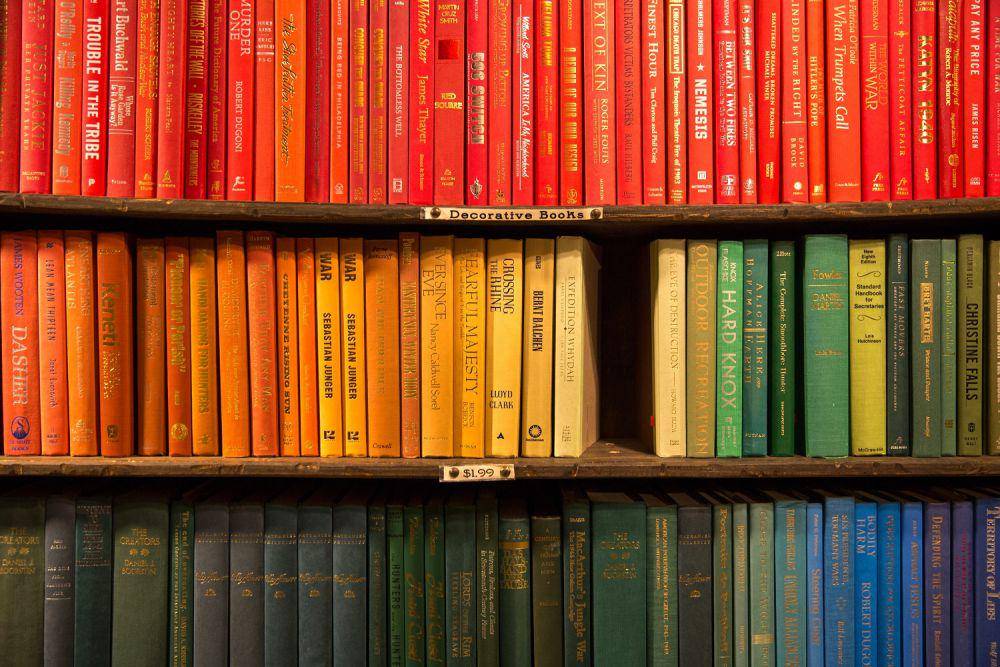 inspirasi penataan buku (unsplash.com/@ninjason)