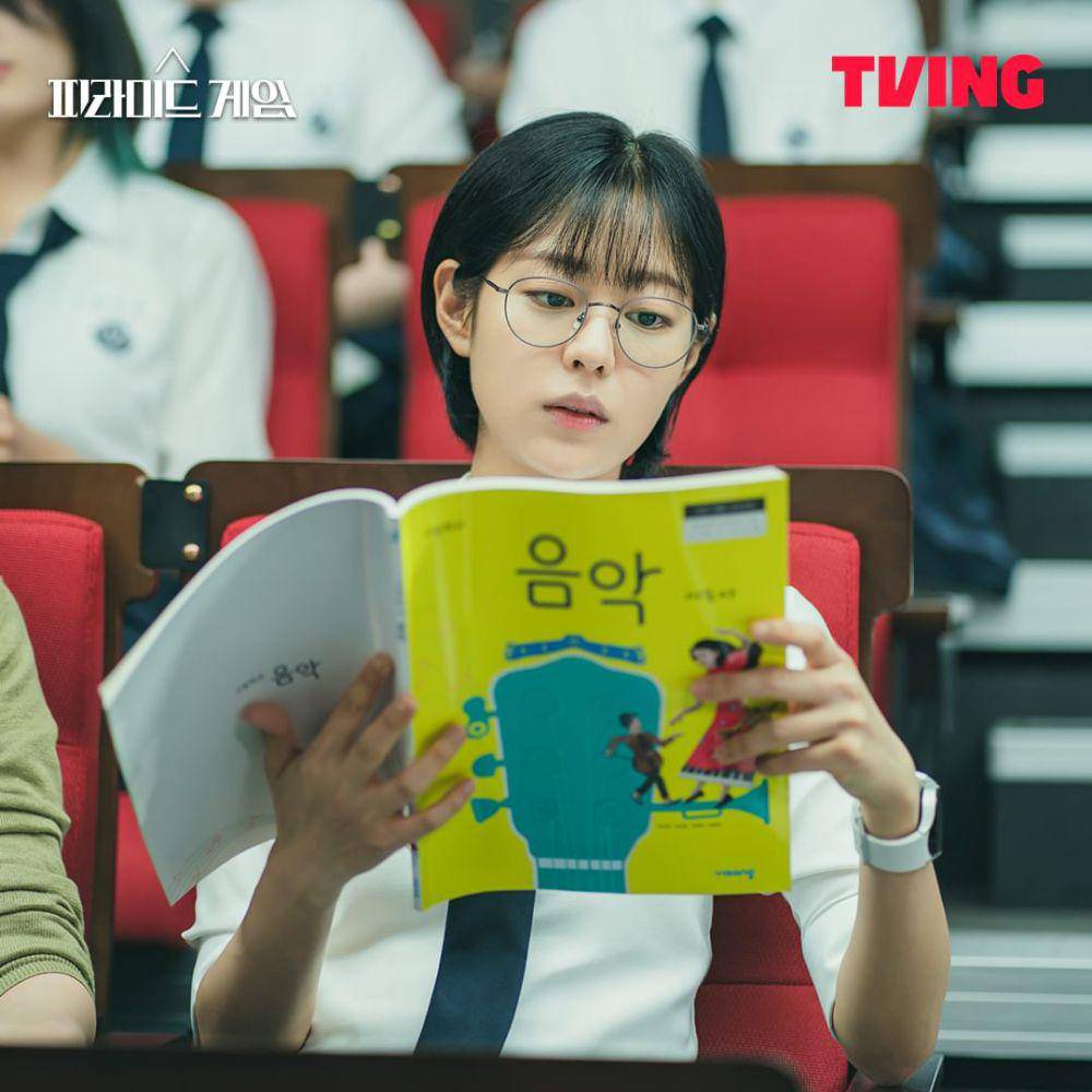 potret Shin Seul Ki dalam drama Korea Pyramid Game (instagram.com/tving.official)