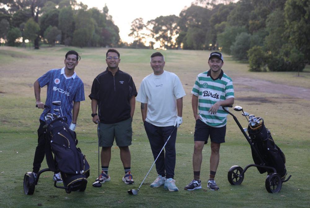 7 Potret Omesh, Gading, dan Surya Main Golf di Melbourne, Australia