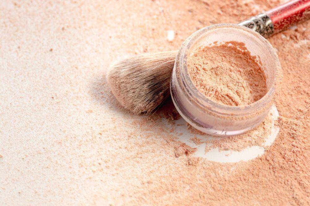 loose powder (freepik.com/master1305)