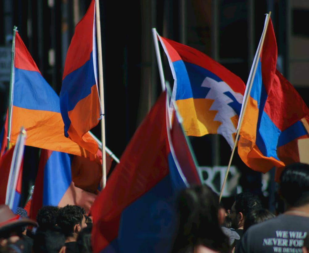 bendera Armenia. (unsplash.com/Edgar Torabyan)
