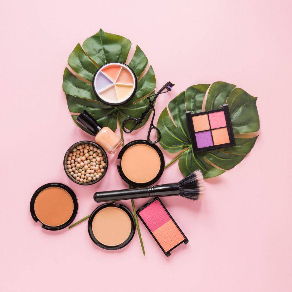 produk makeup (freepik.com/freepik)