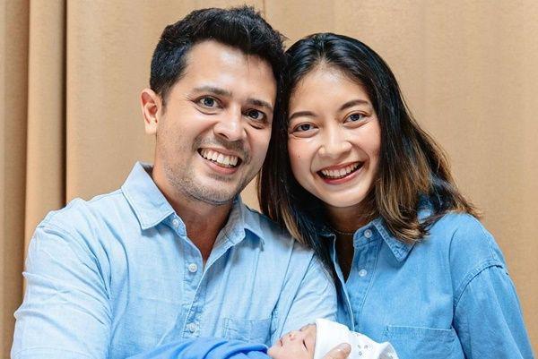 7 Potret Menantu Minati Atmanagara Melahirkan Anak Pertama