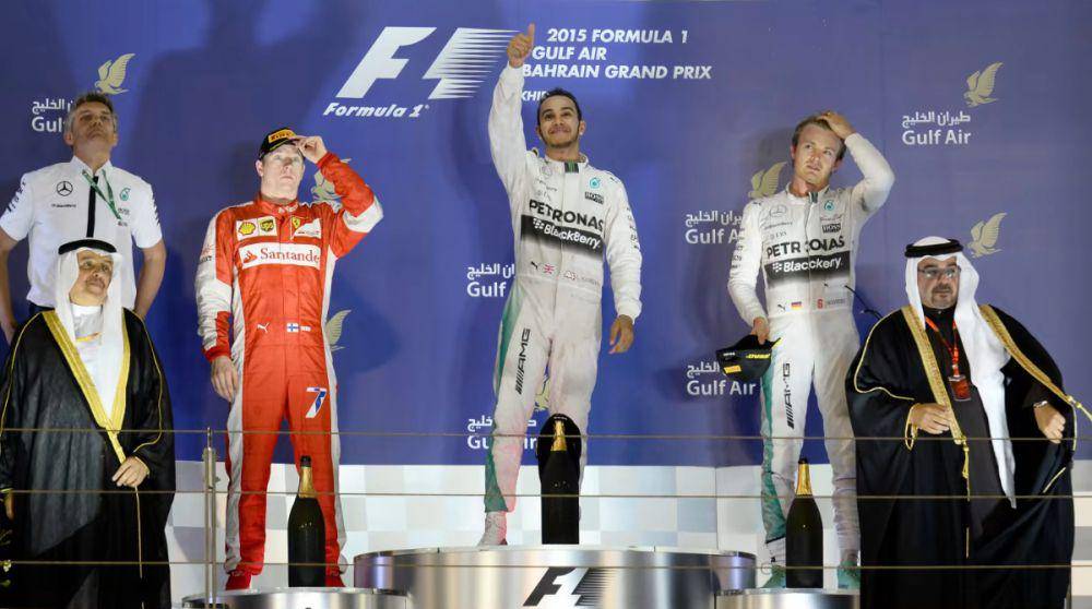 Lewis Hamilton (tengah) saat menjuarai GP Bahrain 2015. (formula1.com)