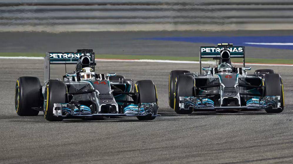 Persaingan Lewis Hamilton dan Nico Rosberg pada GP Bahrain 2014. (formula1.com)
