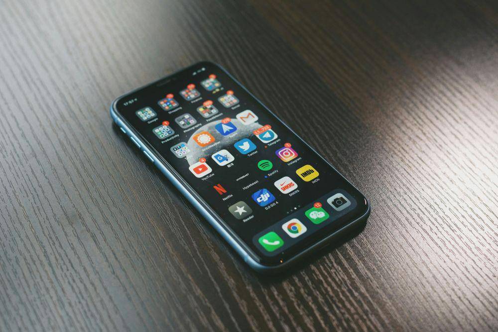 ilustrasi aplikasi di smartphone (unsplash.com/Jonas Lee)
