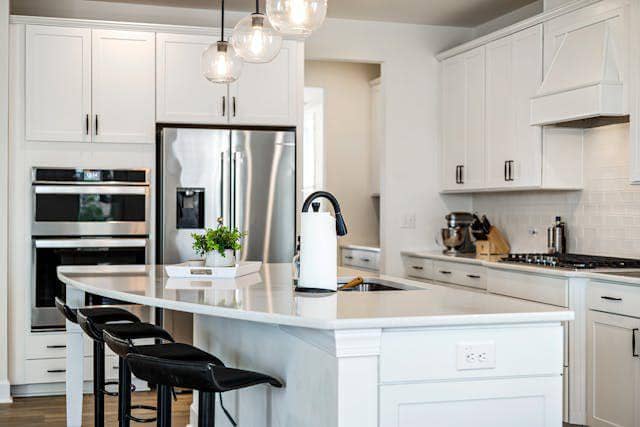 Ilustrasi lemari dapur warna putih (pexels.com/Curtis Adams)