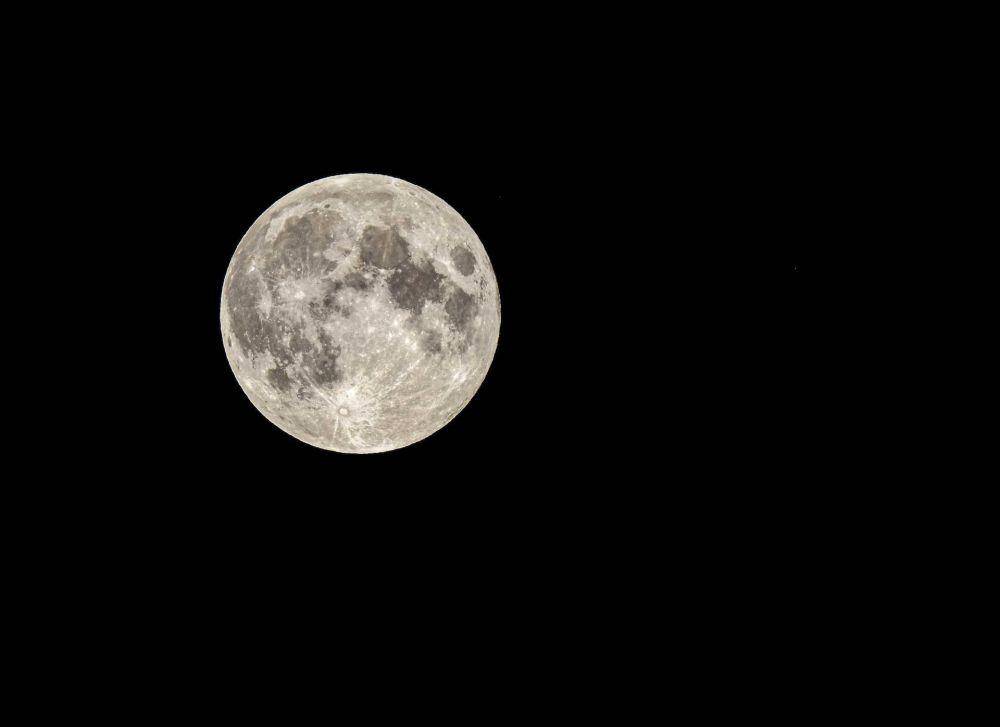 potret Bulan (pexels.com/Bruno Scramgnon)
