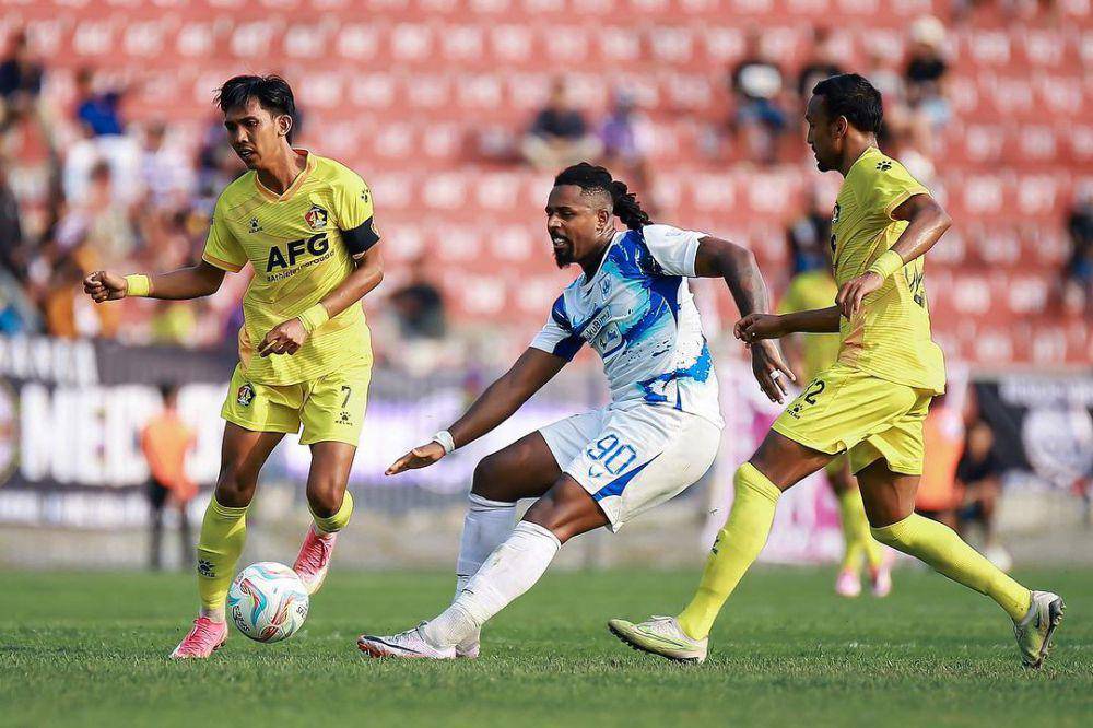 Persik Kediri dalam laga menghadapi PSIS Semarang pada putaran pertama Liga 1 2023/2024. (instagram.com/psisfcofficial)