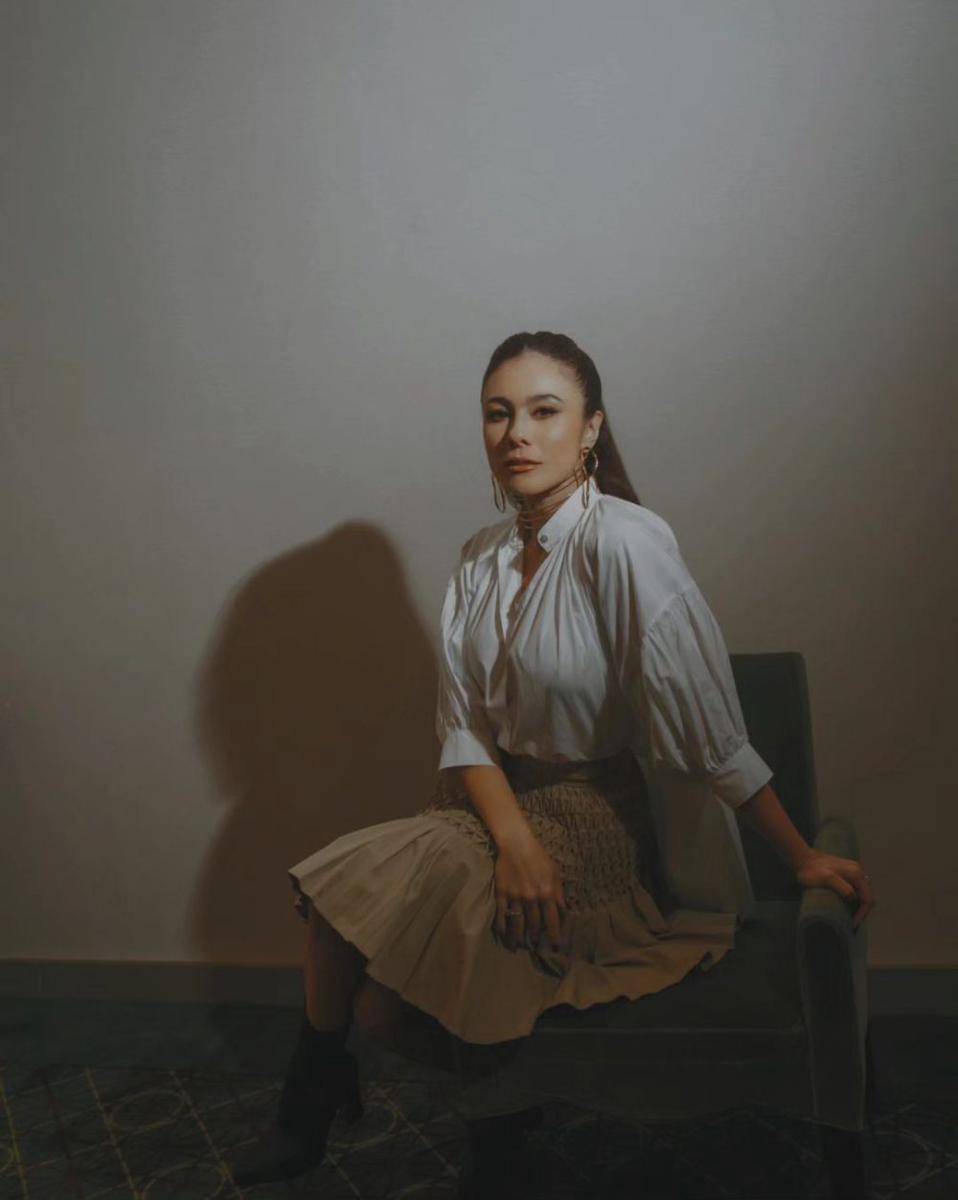 ide gaya semi formal Wulan Guritno (instagram.com/wulanguritno)