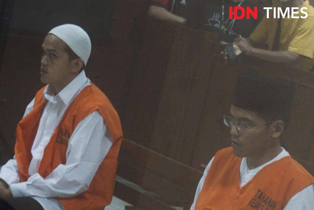 Waliyin (29) dan Ridduan (38), dua terdakwa kasus pembunuhan disertai mutilasi terhadap mahasiswa UMY divonis mati. (IDN Times/Tunggul Damarjati)