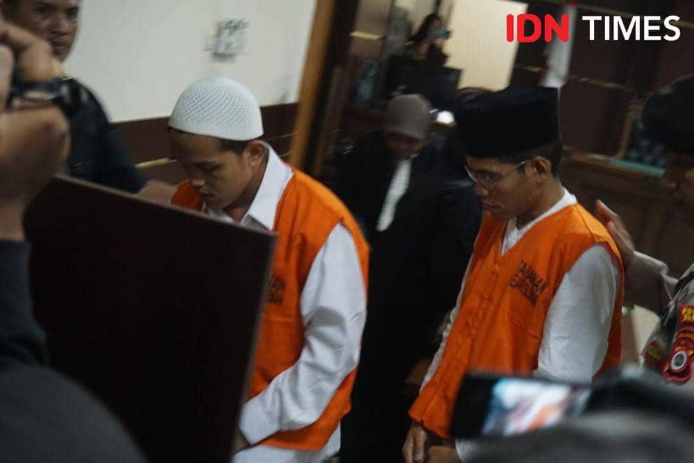 Waliyin (29) dan Ridduan (38), dua terdakwa kasus pembunuhan disertai mutilasi terhadap mahasiswa UMY divonis mati. (IDN Times/Tunggul Damarjati)