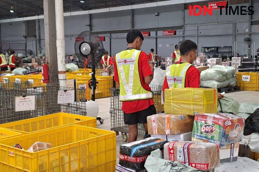 Mega Hub Lion Parcel di Tangerang. (IDN Times/Triyan)