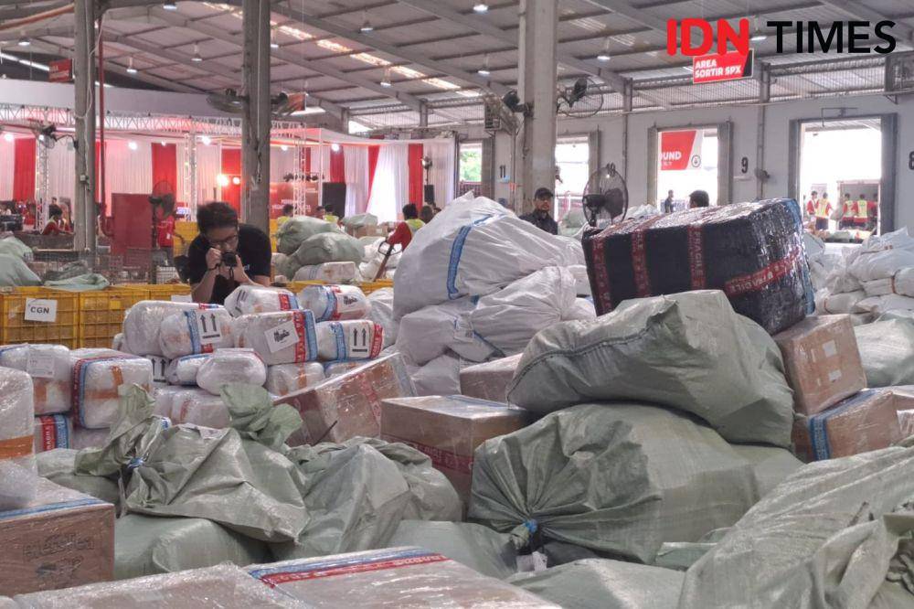 Mega Hub Lion Parcel di Tangerang. (IDN Times/Triyan)