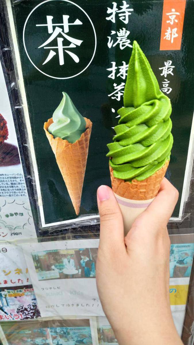 momen beli es krim dan kue sesuai ekspektasi (reddit.com/user/Ui_Hirasawa)