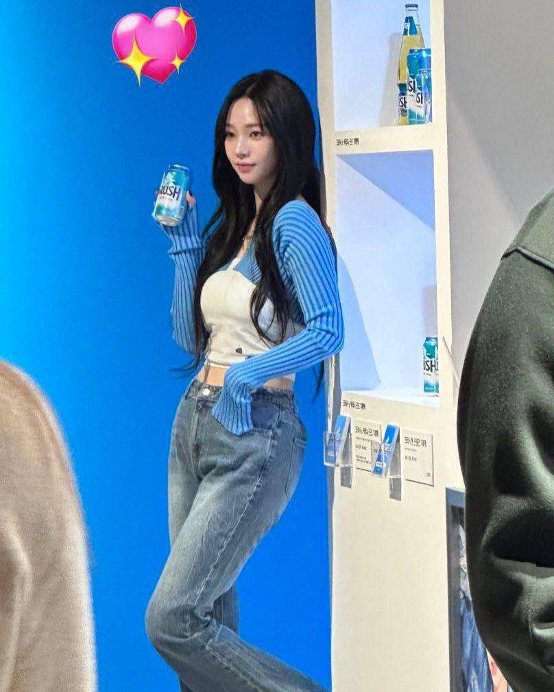 potret Karina aespa di Pop Up Store Krush (twitter.com/karinaspics)