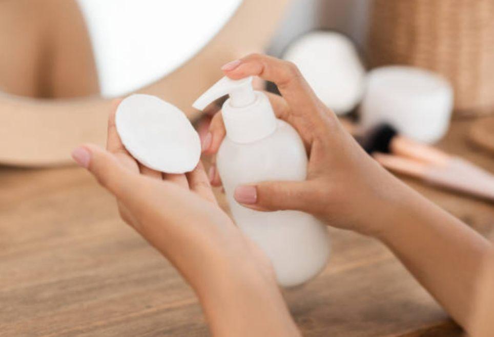 4 Exfoliating Toner agar Kulit Tampak Lebih Cerah, Bebas Kusam!