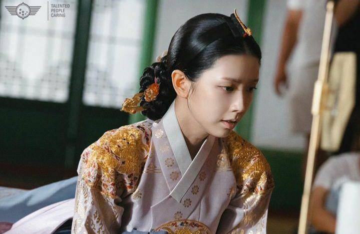 Ha Seo Yoon di Captivating the King (instagram.com/sy____hh)