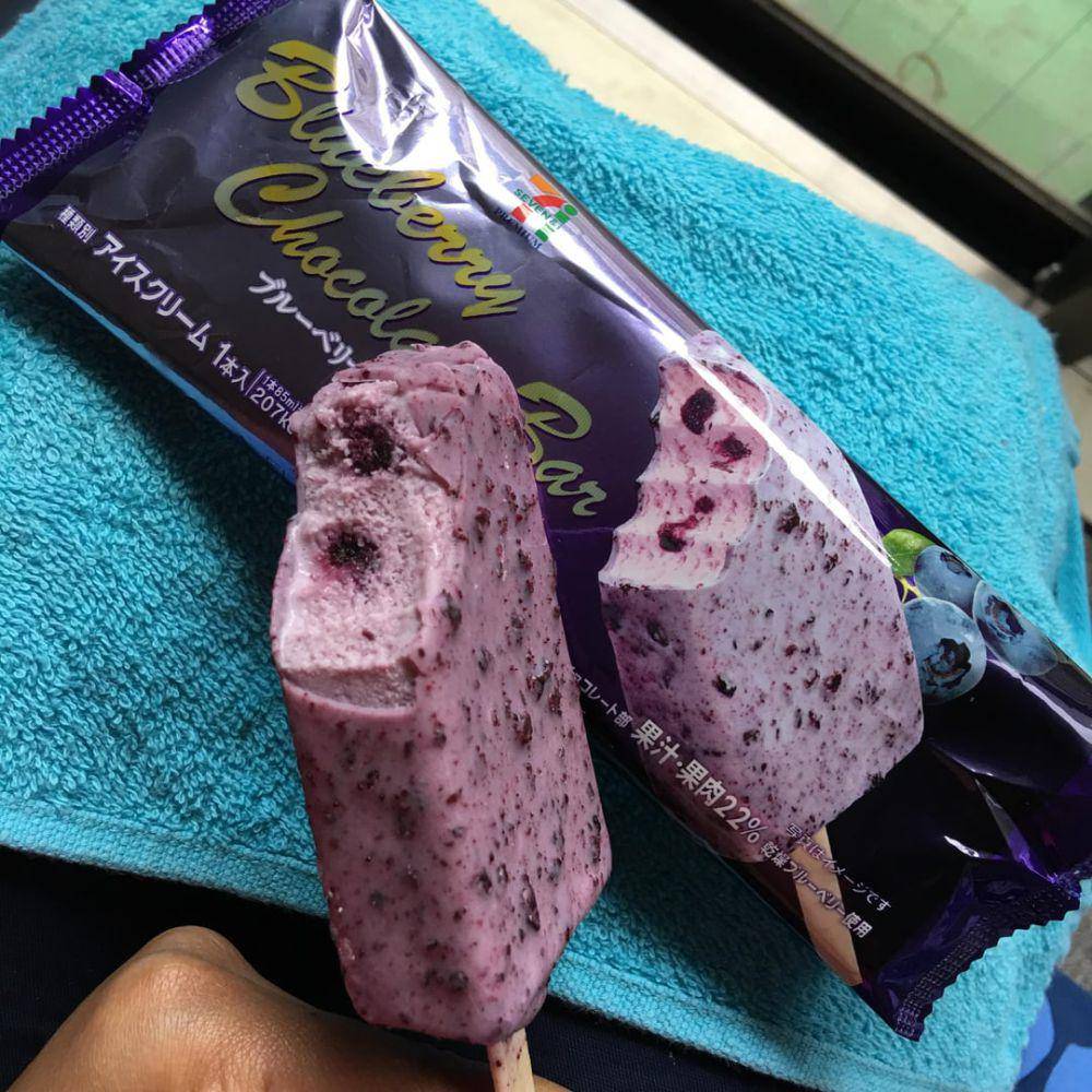 momen beli es krim dan kue sesuai ekspektasi (reddit.com/user/laleli_lolu)