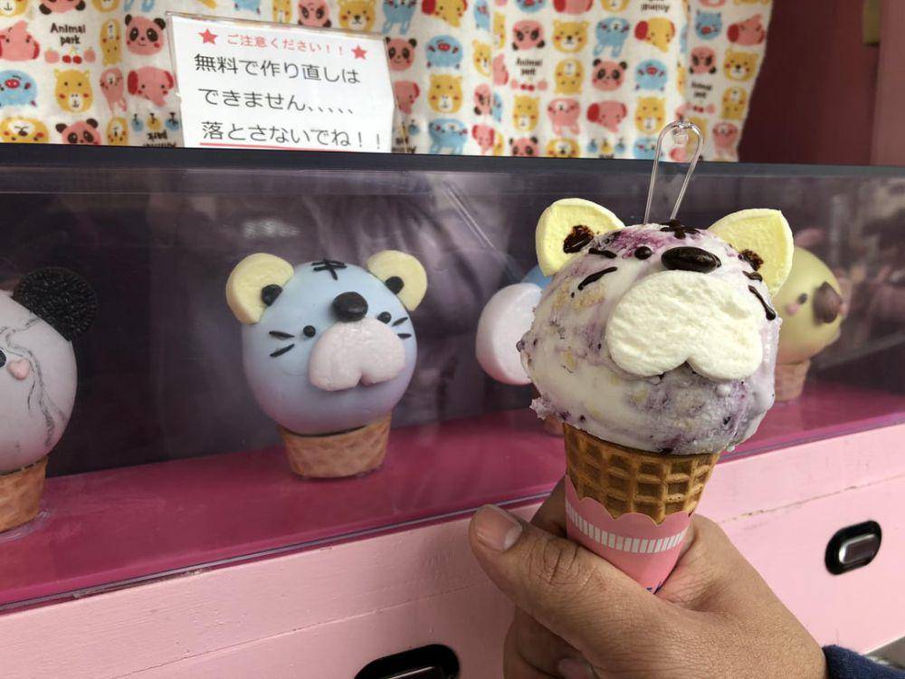 momen beli es krim dan kue sesuai ekspektasi (reddit.com/user/lesterchan)