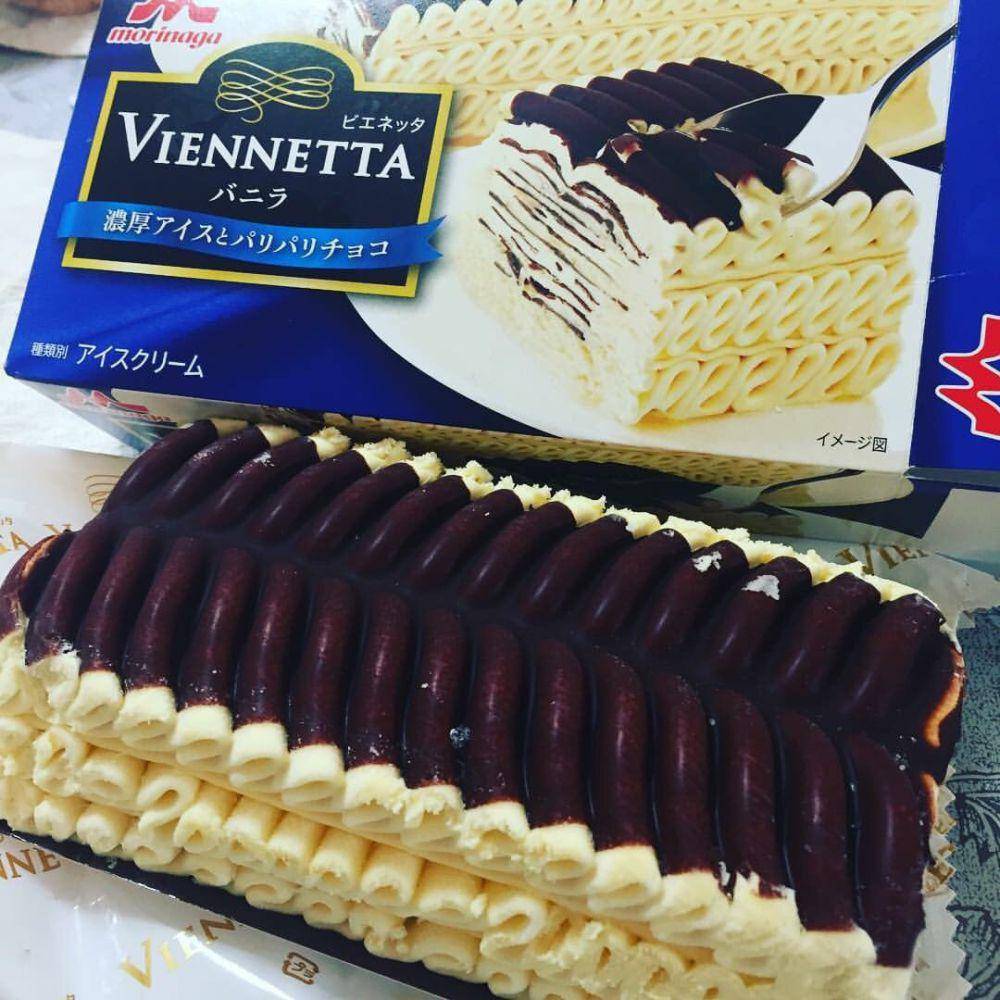 momen beli es krim dan kue sesuai ekspektasi (reddit.com/user/educobuci)