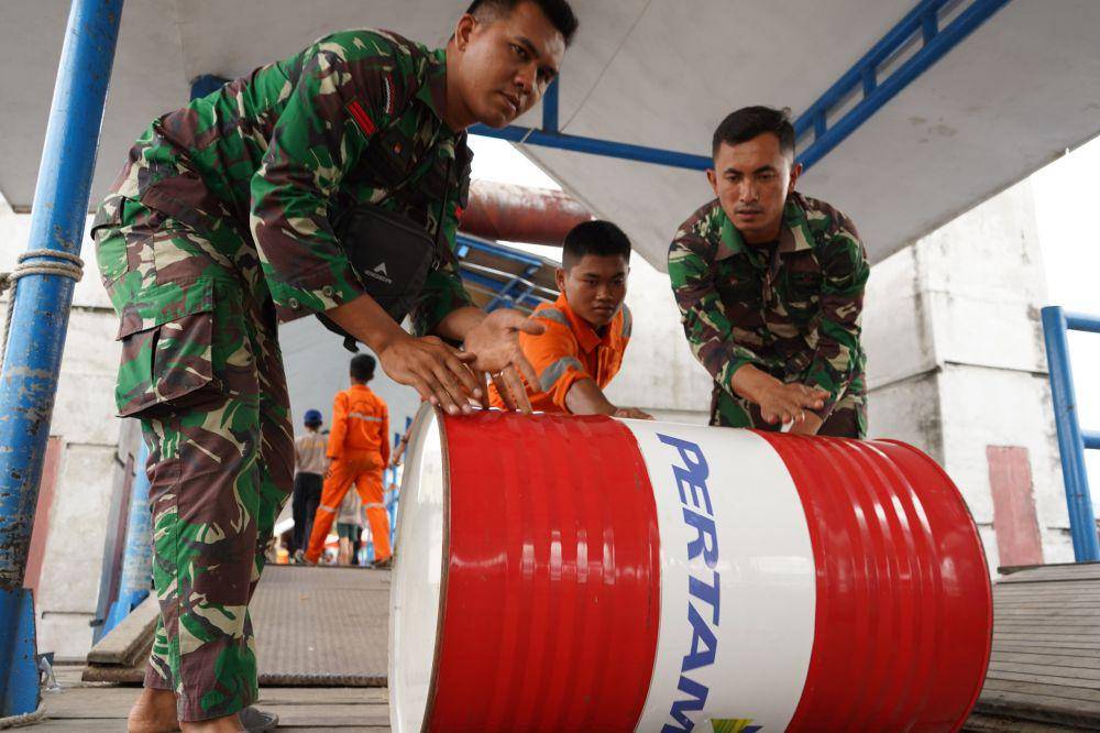 Pertamina melalui Pertamina Patra Niaga mendukung penuh kebutuhan energi untuk pelaksanaan Pertamina Grand Prix of Indonesia Kejuaraan Dunia Perahu Motor Formula 1 (F1H2O) yang diselenggarakan di salah satu destinasi terindah di Indonesia, yakni Danau Toba pada 2-3 Maret 2024. (Dok. Pertamina)