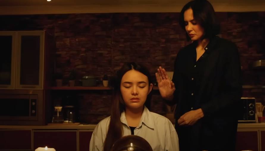 cuplikan ritual di film Indigo (dok. Official Hitmaker Studios/Indigo)