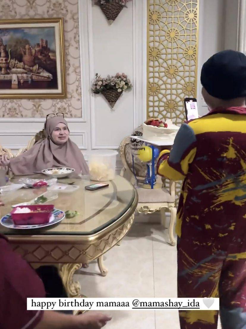 potret kejutan ulang tahun Ibu Fadil Jaidi (Instagram.com/dillaljaidi)