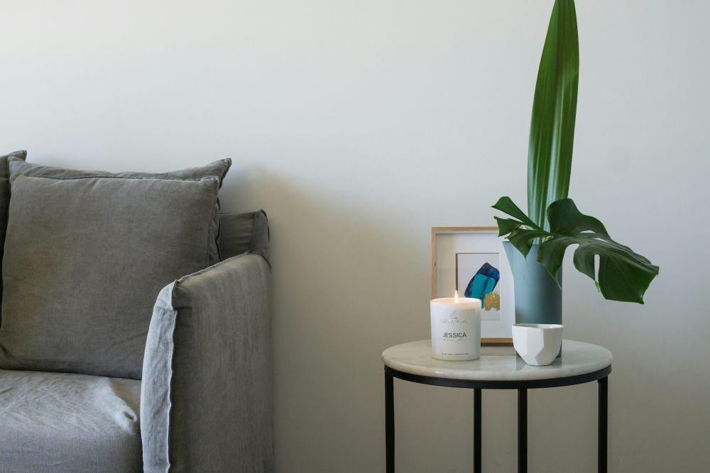 6 Ide Percantik Side Table yang Dapat Kamu Coba, Dekoratif!