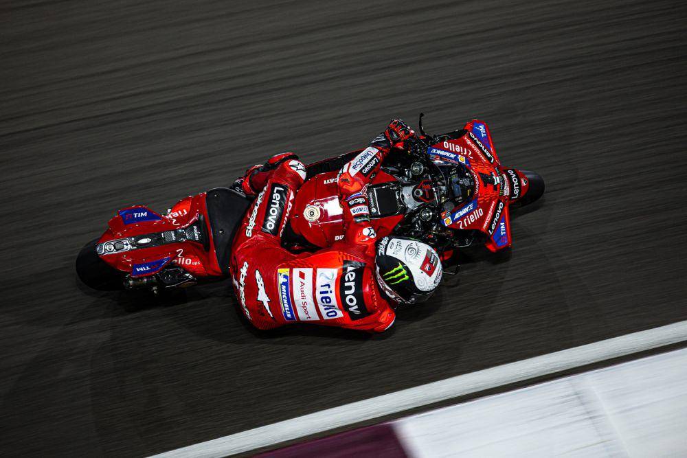 Francesco Bagnaia saat menjalani tes pramusim MotoGP 2024 di Lusail, Qatar. (ducati.com)