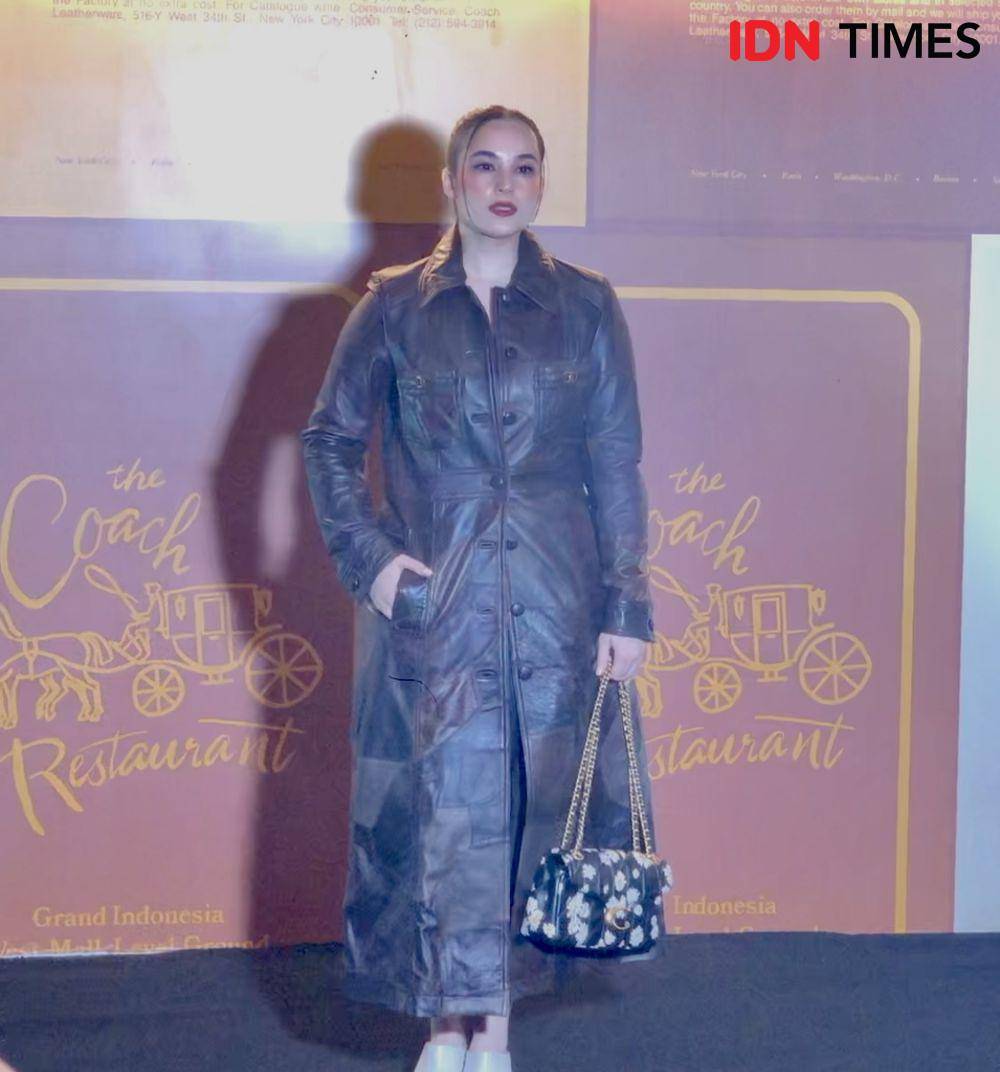 para artis yang datang di pembukaan The Coach Restaurant pada Jumat (1/3/2024) (Dok. IDN Times/Elizabeth Chiquita)