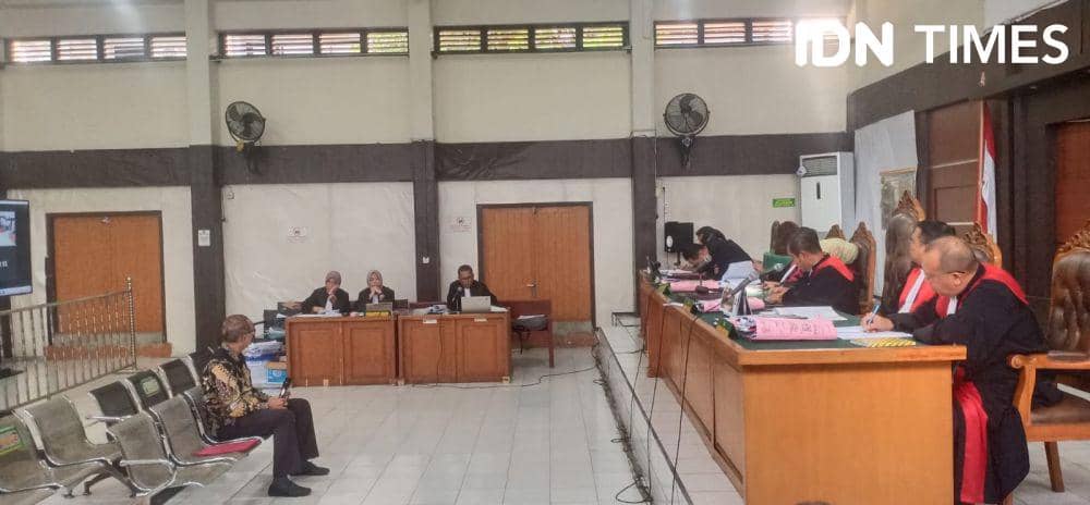 Sidang dugaan korupsi akuisisi saham PTSBS oleh PTBA (IDN Times/Rangga Erfizal)