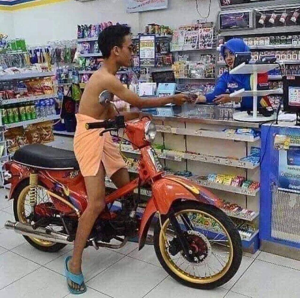 momen kejadian unik di depan kasir minimarket (instagram.com/kocak.parah.id)
