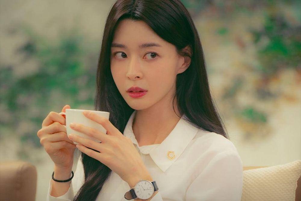 Kwon Nara di drama Night Photo Studio (instagram.com/channel.ena.d)