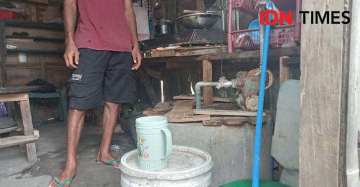Foto sumur air berbau di rumah milik mertua dari Candra Buana warga Kelurahan Melayu Kota Bima yang tidak dialiri air PDAM (IDN Times/Juliadin)