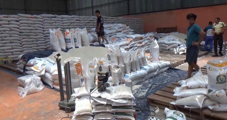 Bos Bulog Beberkan Alasan Stok Beras SPHP di Alfamart Kosong