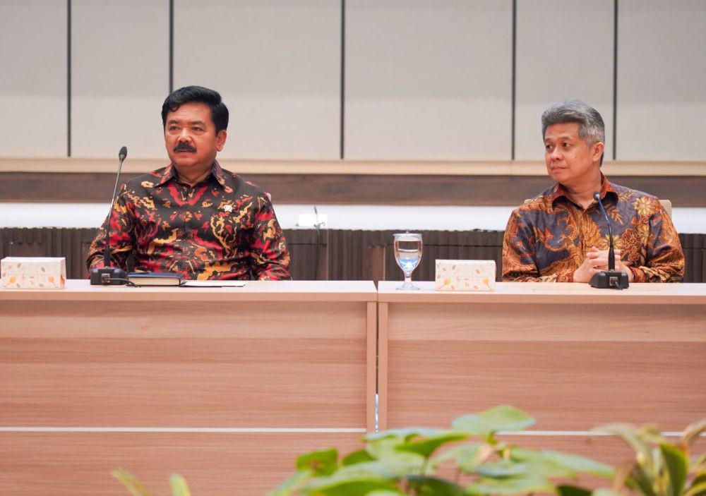 Menko Hadi Sebut Penyematan Pangkat Bintang 4 Prabowo Sesuai Prosedur
