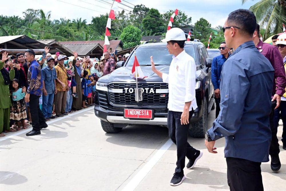 Presiden Jokowi Resmikan Inpres Jalan Daerah di Kalimantan Timur, Jumat (1/3/2024) (dok. Sekretariat Presiden)