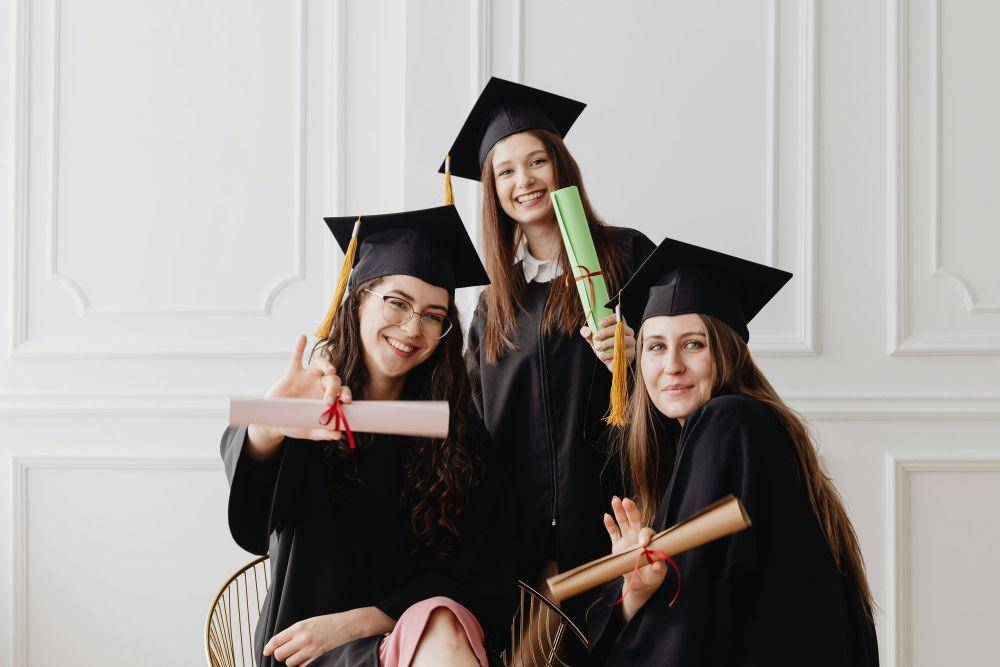 ilustrasi merayakan wisuda (pexels.com/Karolina Grabowska)