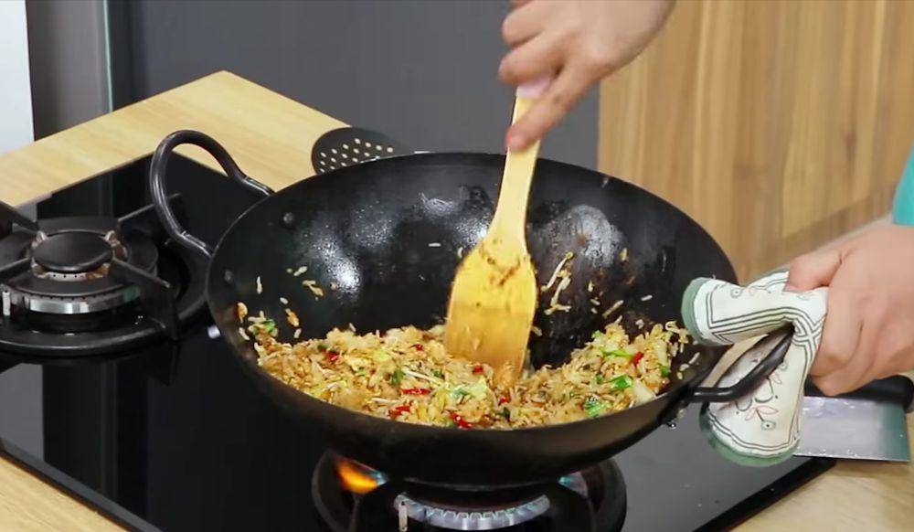 ilustrasi memasak nasi goreng Jawa (YouTube.com/Rudy dan Sahabat TV)