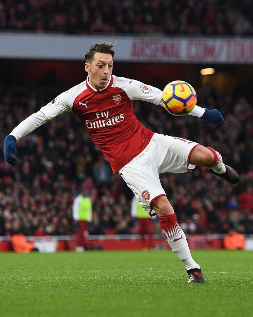 Mesut Özil. ( Instagram@premierleague)