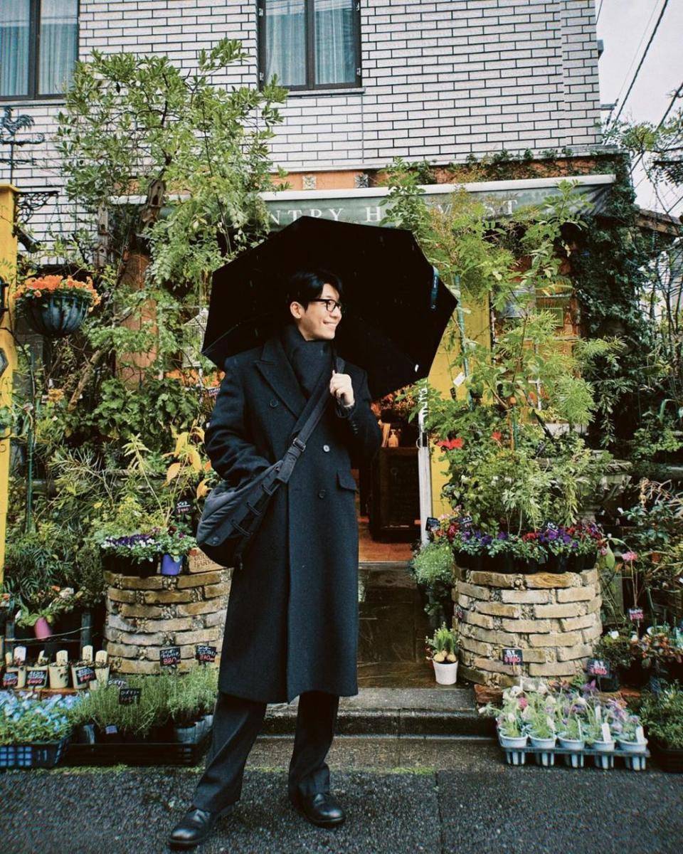 long coat ala Wi Ha Joon (instagram.com/wi__wi__wi)