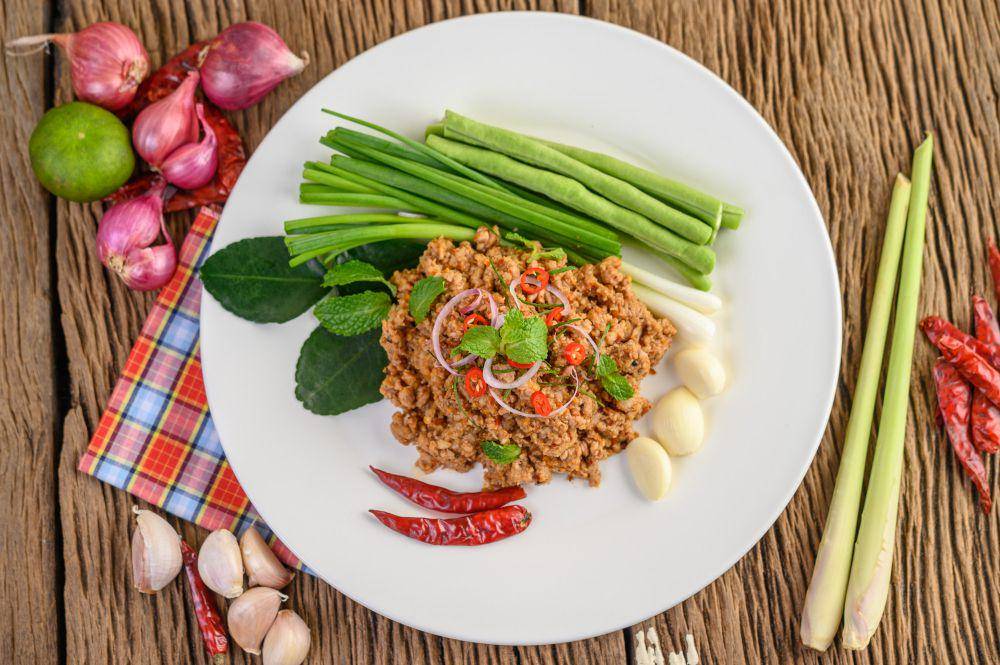 pad krapow (freepik.com/jcomp)
