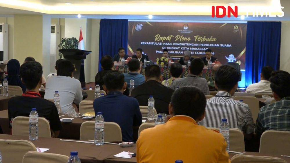 KPU Makassar memulai rekapitulasi penghitungan suara Pemilu 2024, Jumat (1/3/2024). (IDN Times/Ashrawi Muin)