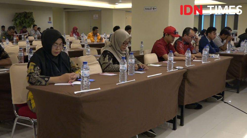 KPU Makassar memulai rekapitulasi penghitungan suara Pemilu 2024, Jumat (1/3/2024). (IDN Times/Ashrawi Muin)