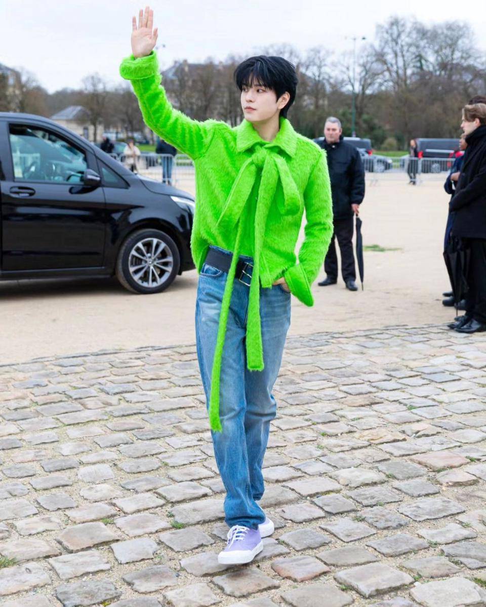 Seungmin STRAY KIDS di Paris Fashion Week 2024 (Instagram.com/miniverse.___)