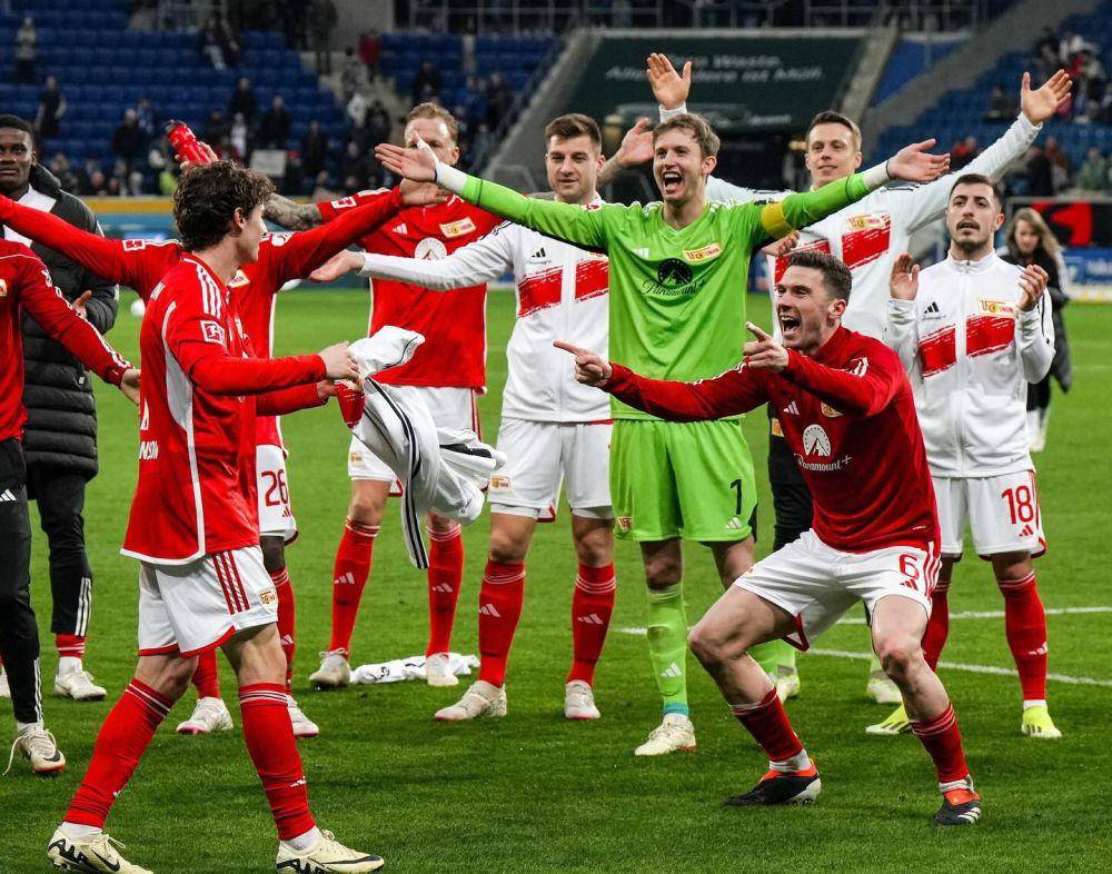 Pemain Union Berlin saat menyapa pendukungnya. (instagram.com/1.fcunion)