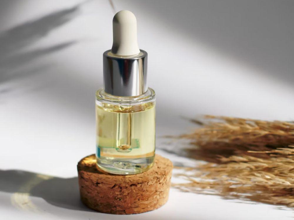 5 Pilihan Serum Wajah untuk Kulit Kombinasi, Hasilnya Bagus!