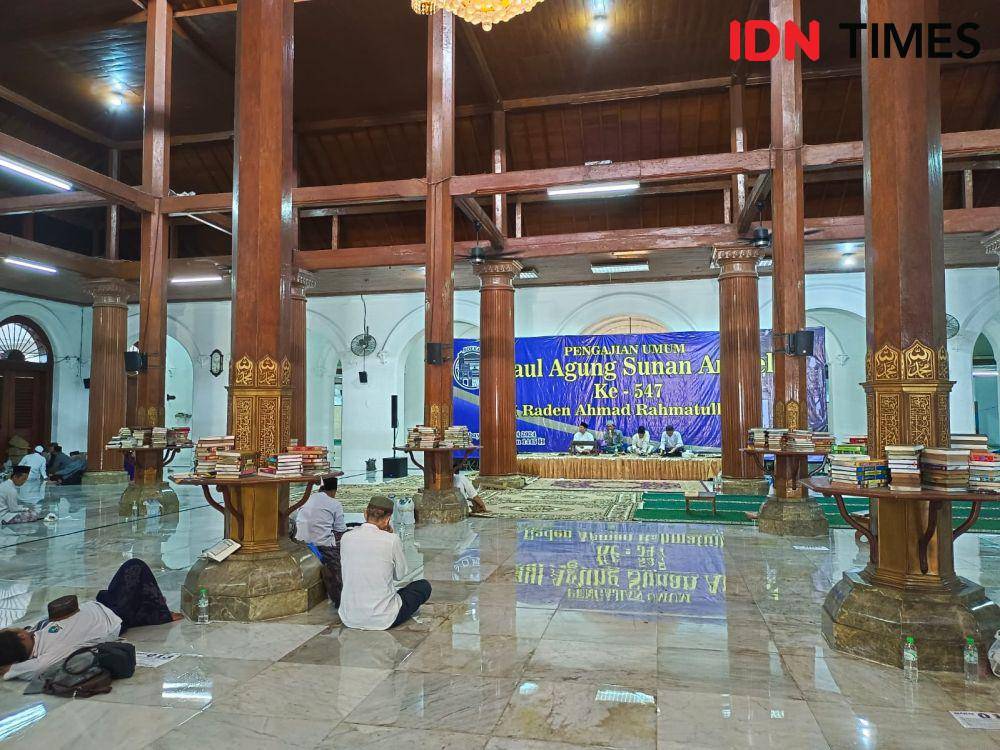 Suasana di kawasan religi Sunan Ampel. IDN Times/Rachmaddani Rizki Saputra
