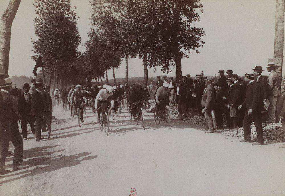 Tour sepeda Prancis pertama kali di adakan pada 1903 (commons.wikimedia.org/Collection Jules Beau)